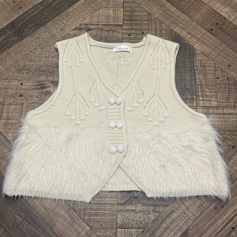 Chic Cream Vest with Faux Fur Trim
